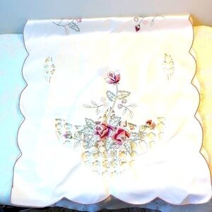 Embroidered Rose Cutout Scalloped Table Runner